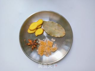 板栗红烧肉的做法步骤：4
