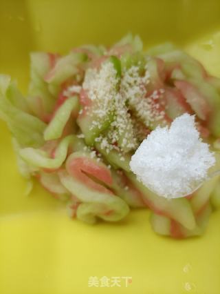 拌西瓜翠衣的做法步骤：9