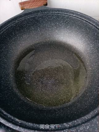 黄瓜炒蛎肉的做法步骤：2