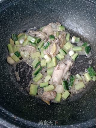 黄瓜炒蛎肉的做法步骤：7