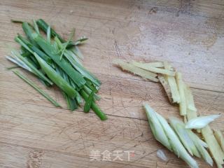 金华火腿炒碳烤笋尖的做法步骤：6
