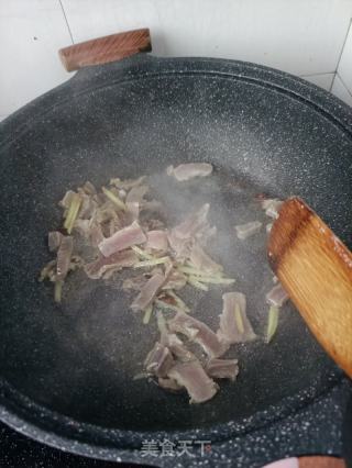 金华火腿炒碳烤笋尖的做法步骤：9