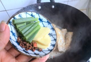 红烧带鱼的做法步骤：3