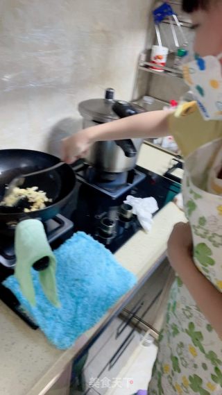 红觅菜皮蛋汤的做法步骤：6