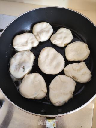鲜肉葱香小酥饼的做法步骤：8