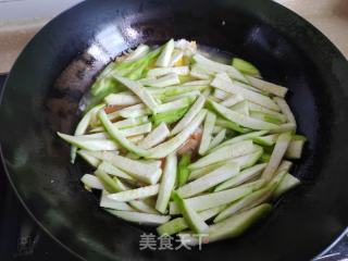 虾仁煎蛋丝瓜汤的做法步骤：5