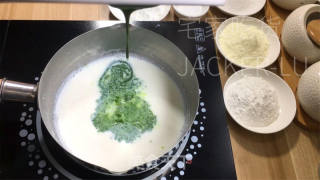 抹茶椰蓉奶球，抹茶香浓和椰蓉香甜，奶球口感柔滑，给予抹茶爱好者一个新的尝试。的做法步骤：4