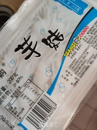 锤肉炒魔芋结的做法步骤：1