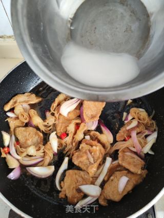 锤肉炒魔芋结的做法步骤：10