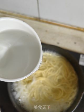 酸辣凉面的做法步骤：2