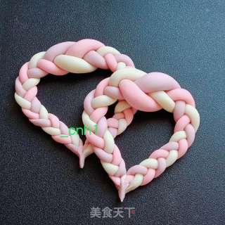 纽结爱心馒头 *花样馒头1的做法步骤：9