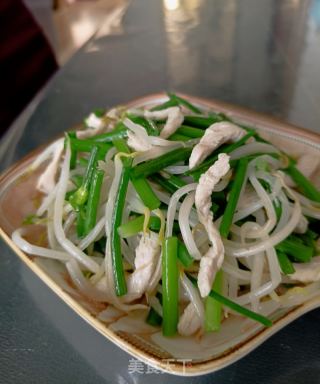 韭苔豆芽炒鸡胸肉的做法