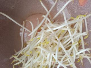 韭苔豆芽炒鸡胸肉的做法步骤：3