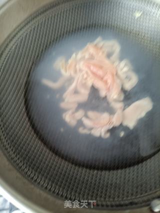 韭苔豆芽炒鸡胸肉的做法步骤：6