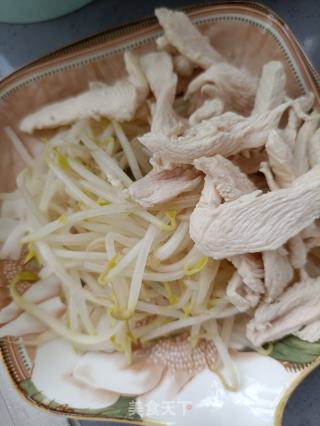 韭苔豆芽炒鸡胸肉的做法步骤：10