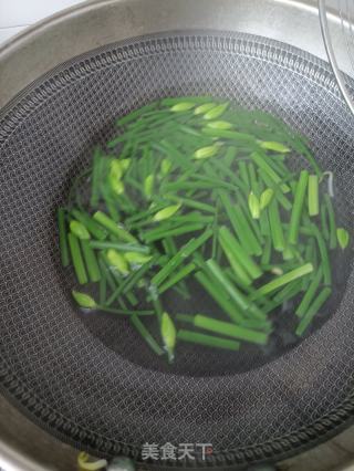 韭苔豆芽炒鸡胸肉的做法步骤：11