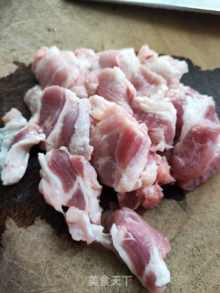 五花肉焖扁豆的做法步骤：1