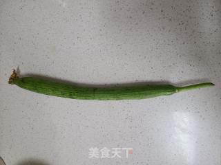 丝瓜炒黑豆腐竹的做法步骤：2