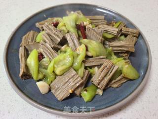 丝瓜炒黑豆腐竹的做法步骤：6