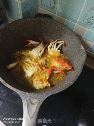 蛋黄梭子蟹的做法步骤：3