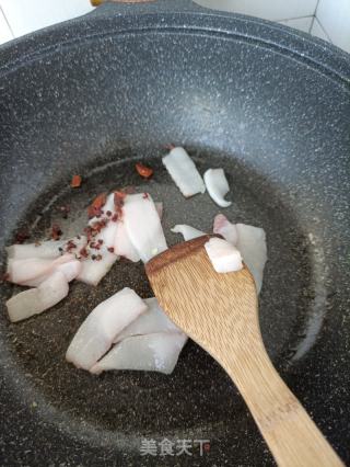 鲜肉炒碳烤笋尖的做法步骤：4