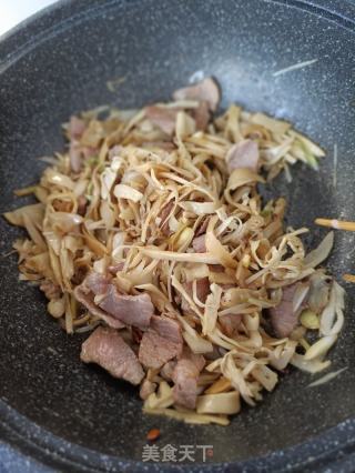 鲜肉炒碳烤笋尖的做法步骤：10