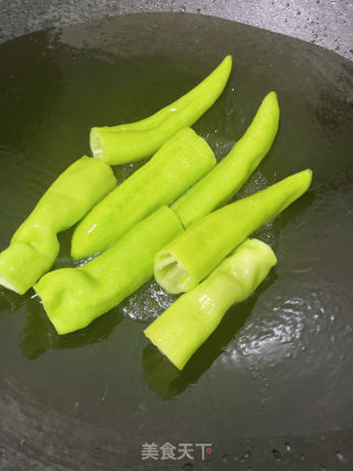 虎皮青椒扣肉的做法步骤：4