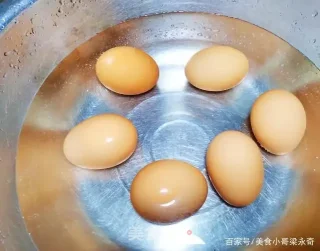 水煮蛋的做法步骤：2