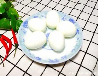 水煮蛋的做法步骤：5
