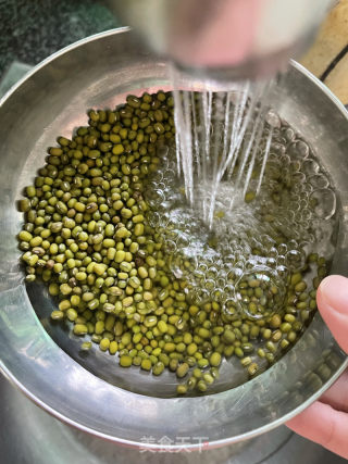 绿豆西米芋圆汤的做法步骤：1