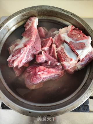 霸王花冬瓜扇骨汤的做法步骤：1