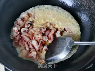 酱爆鱿鱼的做法步骤：3