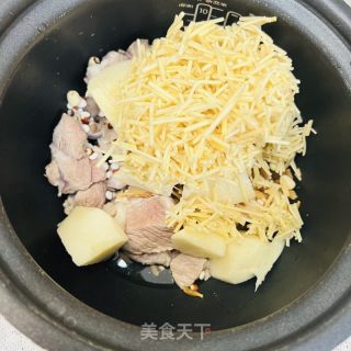 三伏天初伏宜喝灯芯草玉竹骨头汤的做法步骤：3