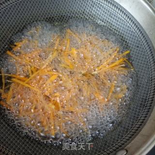 胡萝卜韭苔炒鸡胸肉的做法步骤：5