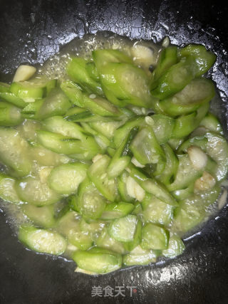 家常炒丝瓜的做法步骤：3