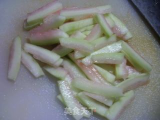西瓜皮炒茭白的做法步骤：3