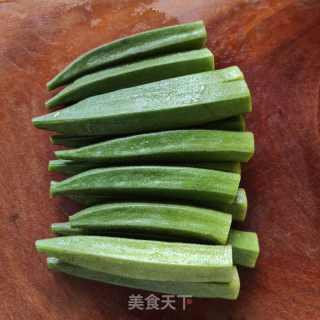 秋葵炒鸡蛋的做法步骤：1