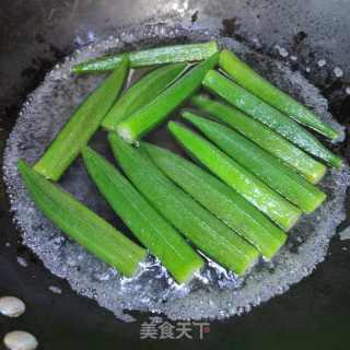 秋葵炒鸡蛋的做法步骤：4