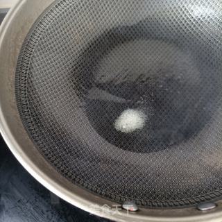 木耳精肉炒韭苔的做法步骤：5