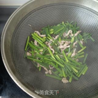木耳精肉炒韭苔的做法步骤：7