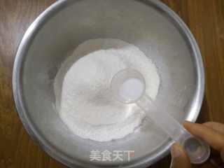 酵母版淡奶油葡萄干司康的做法步骤：3