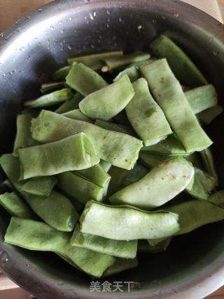 扁豆玉米排骨饭的做法步骤：2