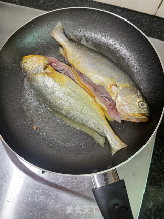 豆腐烧黄鱼的做法步骤：6