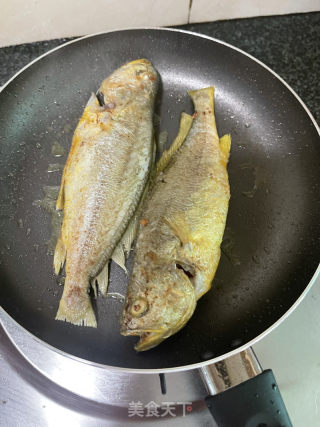 豆腐烧黄鱼的做法步骤：7