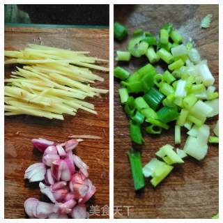 姜丝炒牛肉的做法步骤：2