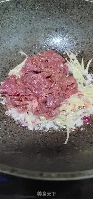 姜丝炒牛肉的做法步骤：4