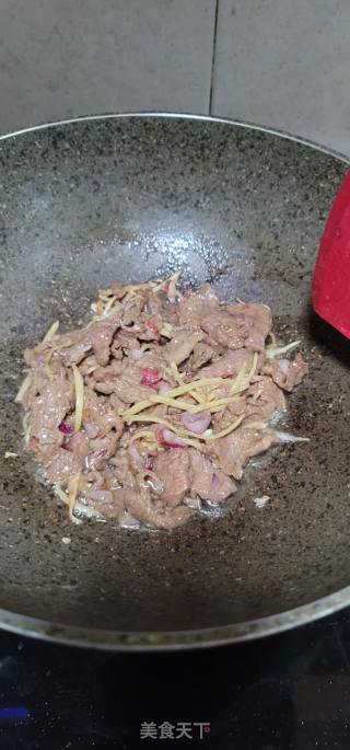 姜丝炒牛肉的做法步骤：5