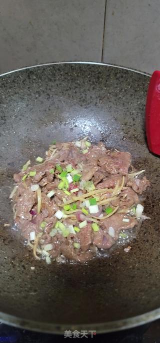 姜丝炒牛肉的做法步骤：6