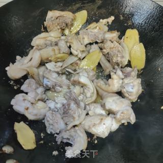 鲜红菇炖鸡的做法步骤：9