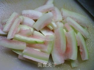 韭黄炒西瓜皮的做法步骤：3